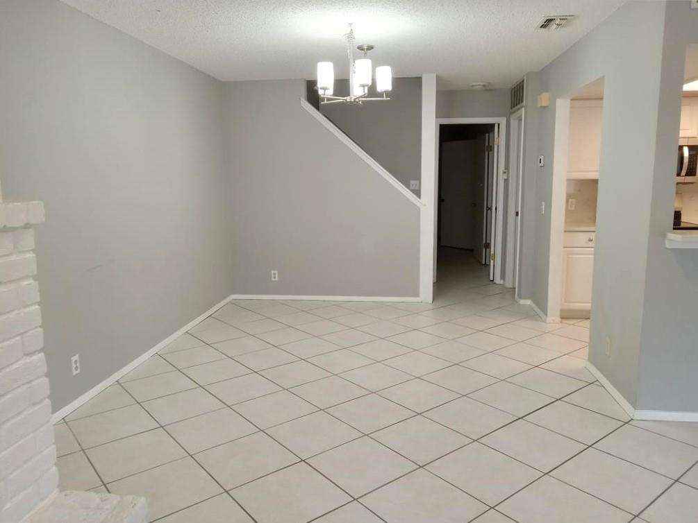 910 E Meadowmere Ln S, Austin, TX 78758