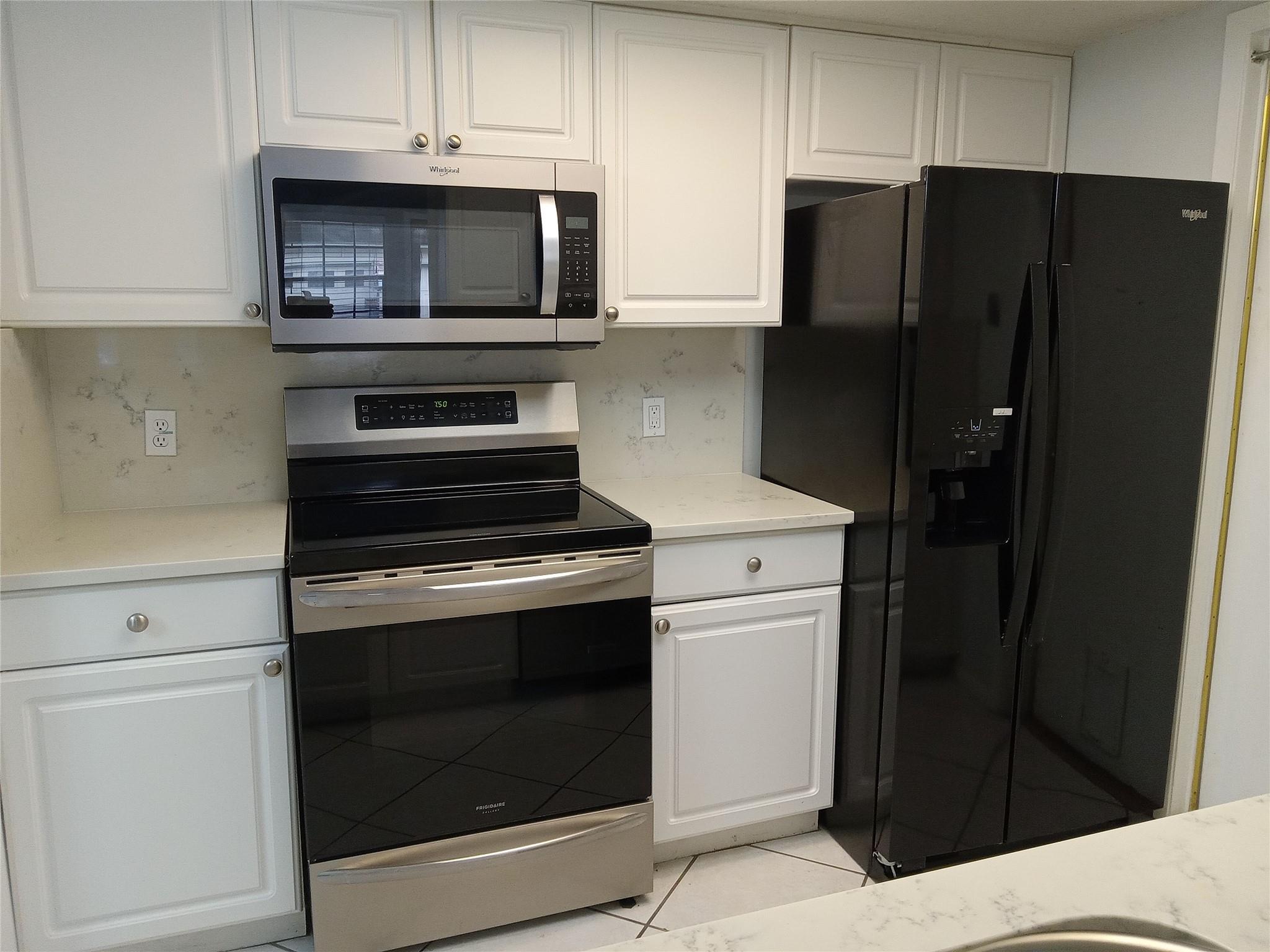 910 E Meadowmere Ln S, Austin, TX 78758