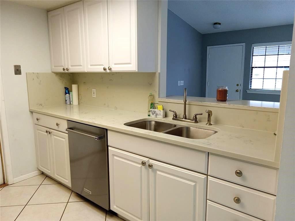 910 E Meadowmere Ln S, Austin, TX 78758