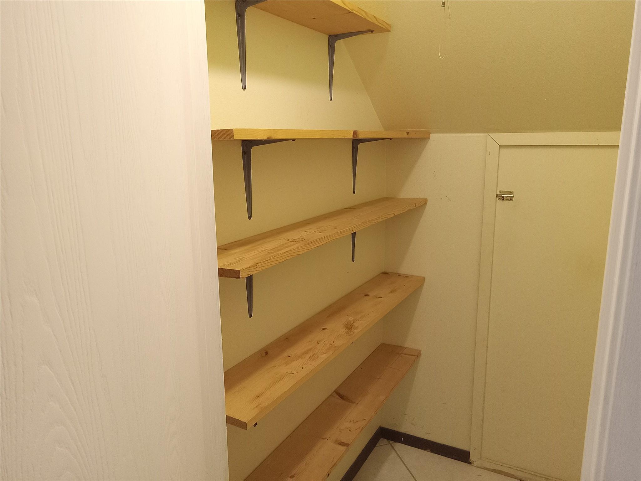 910 E Meadowmere Ln S, Austin, TX 78758