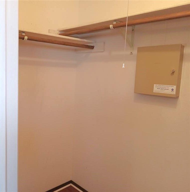 910 E Meadowmere Ln S, Austin, TX 78758