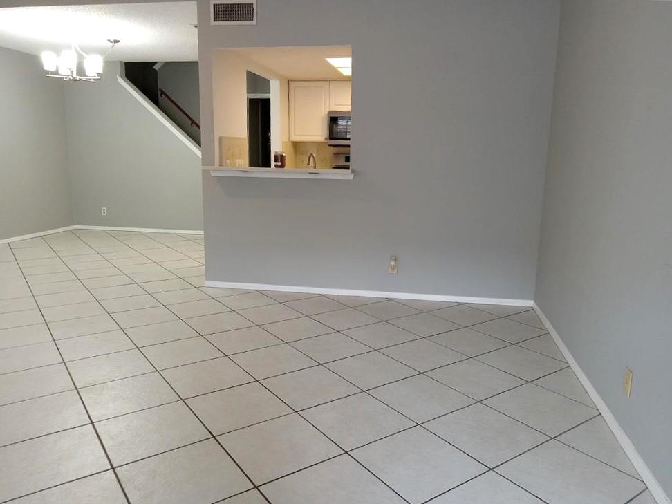 910 E Meadowmere Ln S, Austin, TX 78758