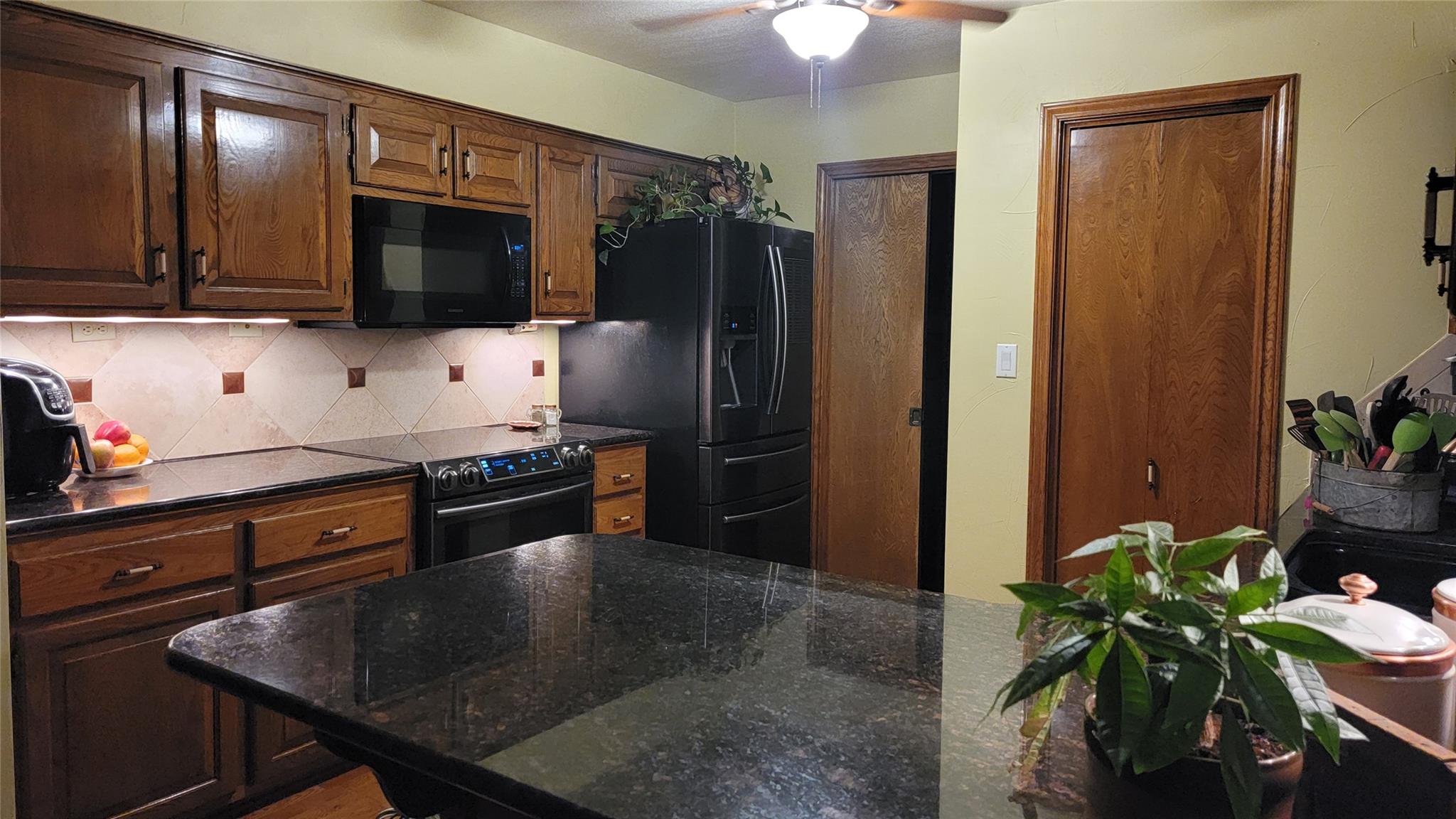 264 Turkey Run, Meadowlakes, TX 78654