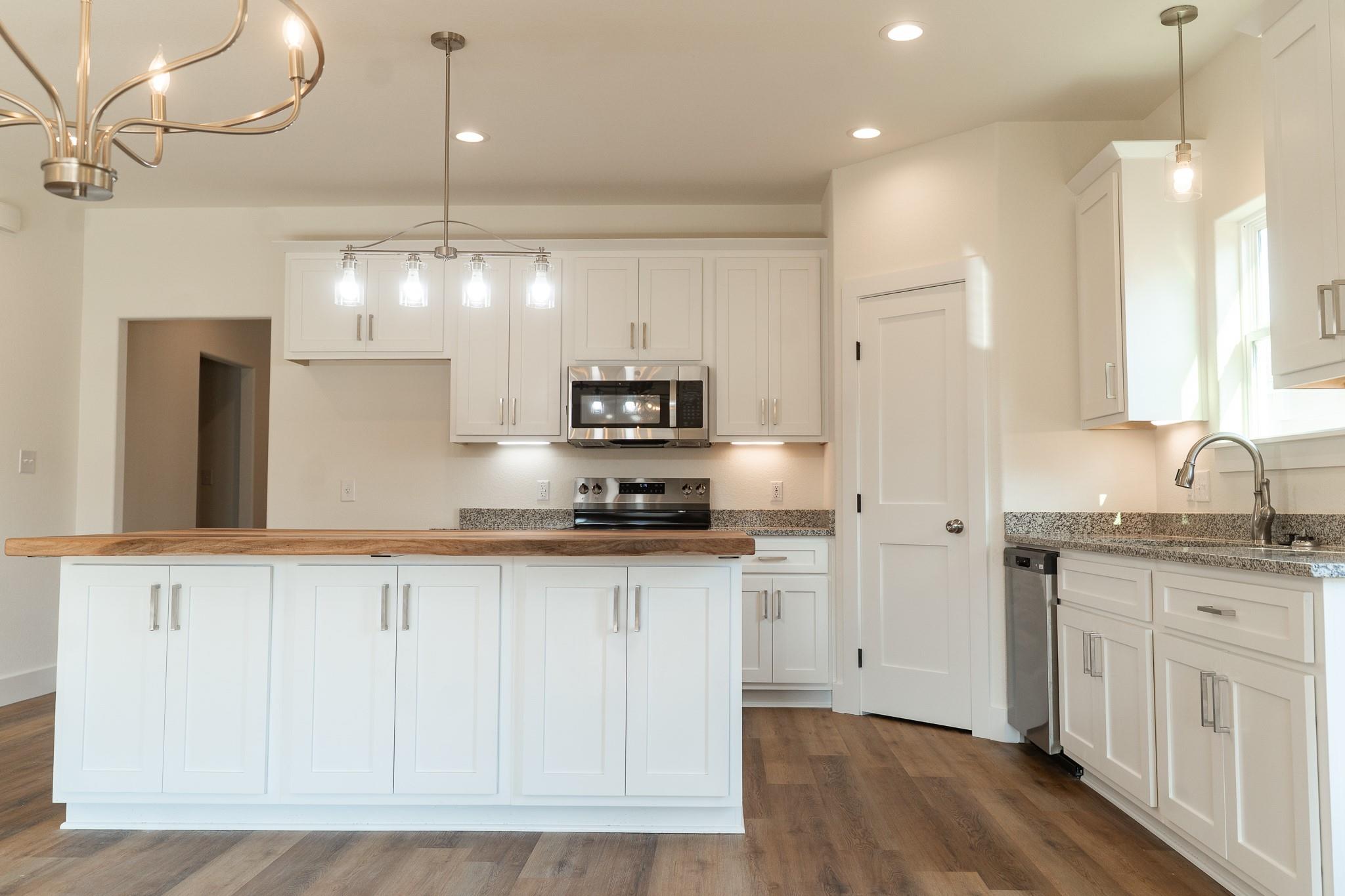 309 String Prairie Way, Smithville, TX 78957