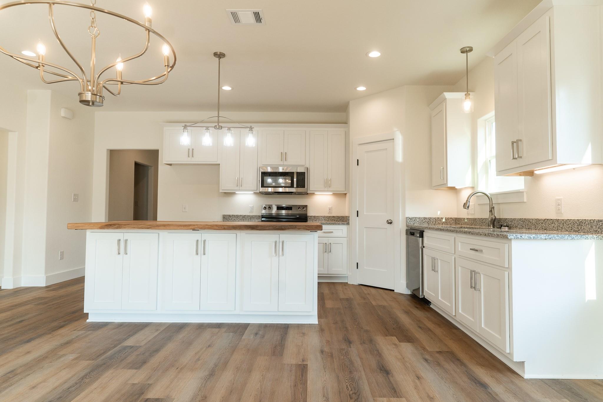 309 String Prairie Way, Smithville, TX 78957