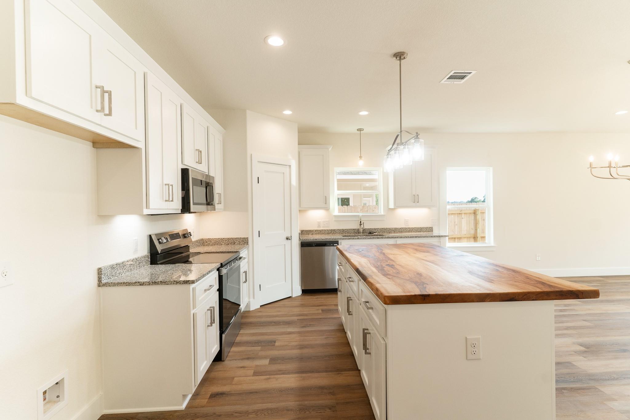 309 String Prairie Way, Smithville, TX 78957