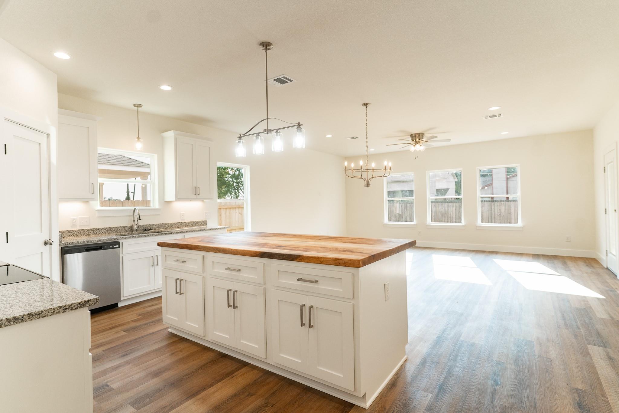 309 String Prairie Way, Smithville, TX 78957