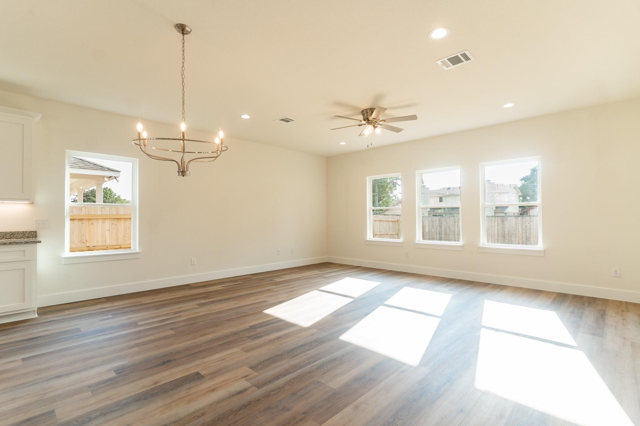 309 String Prairie Way, Smithville, TX 78957