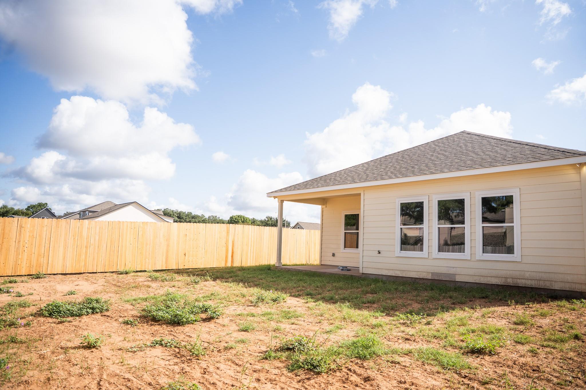 309 String Prairie Way, Smithville, TX 78957