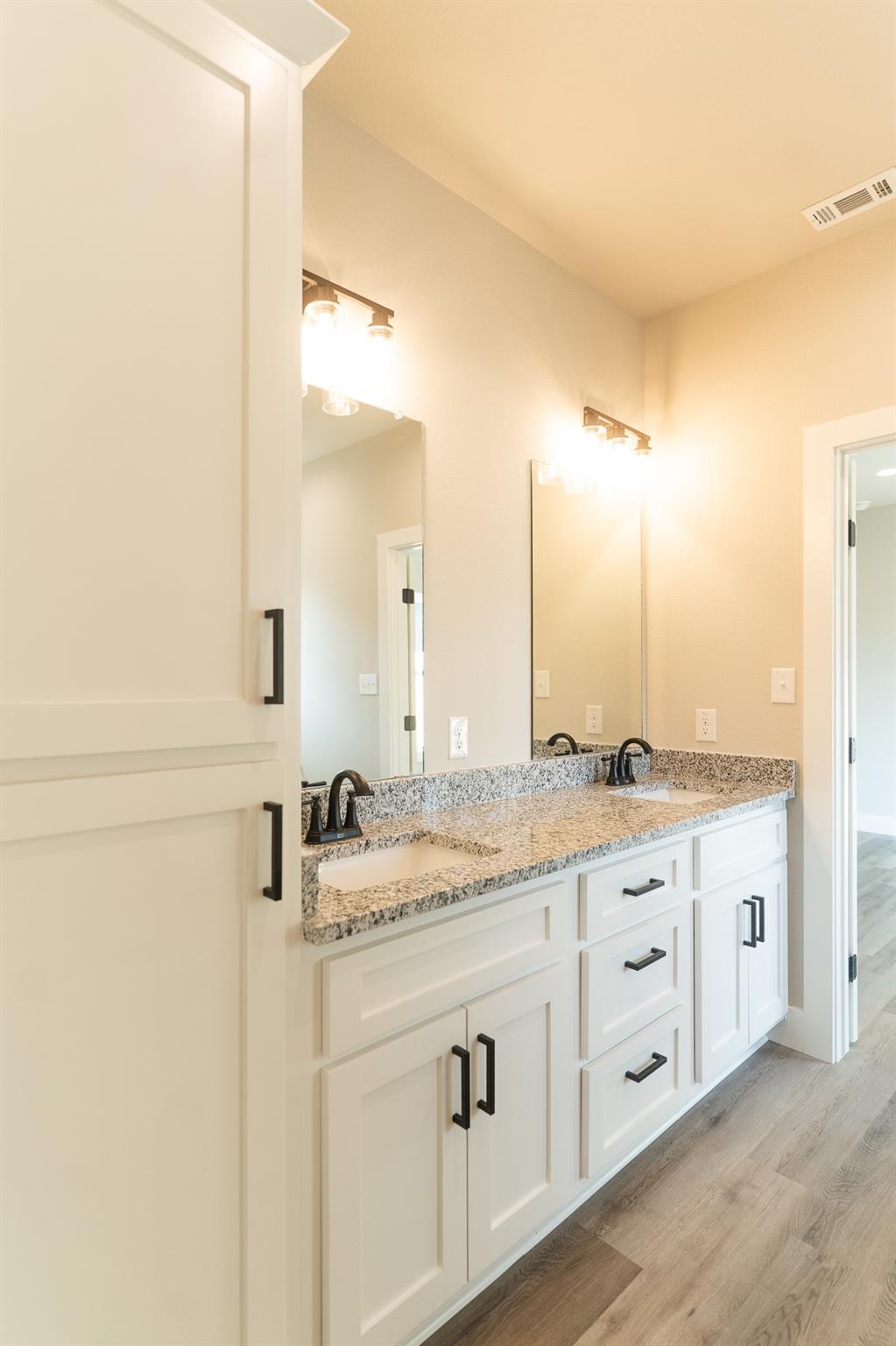 329 String Prairie Way, Smithville, TX 78957