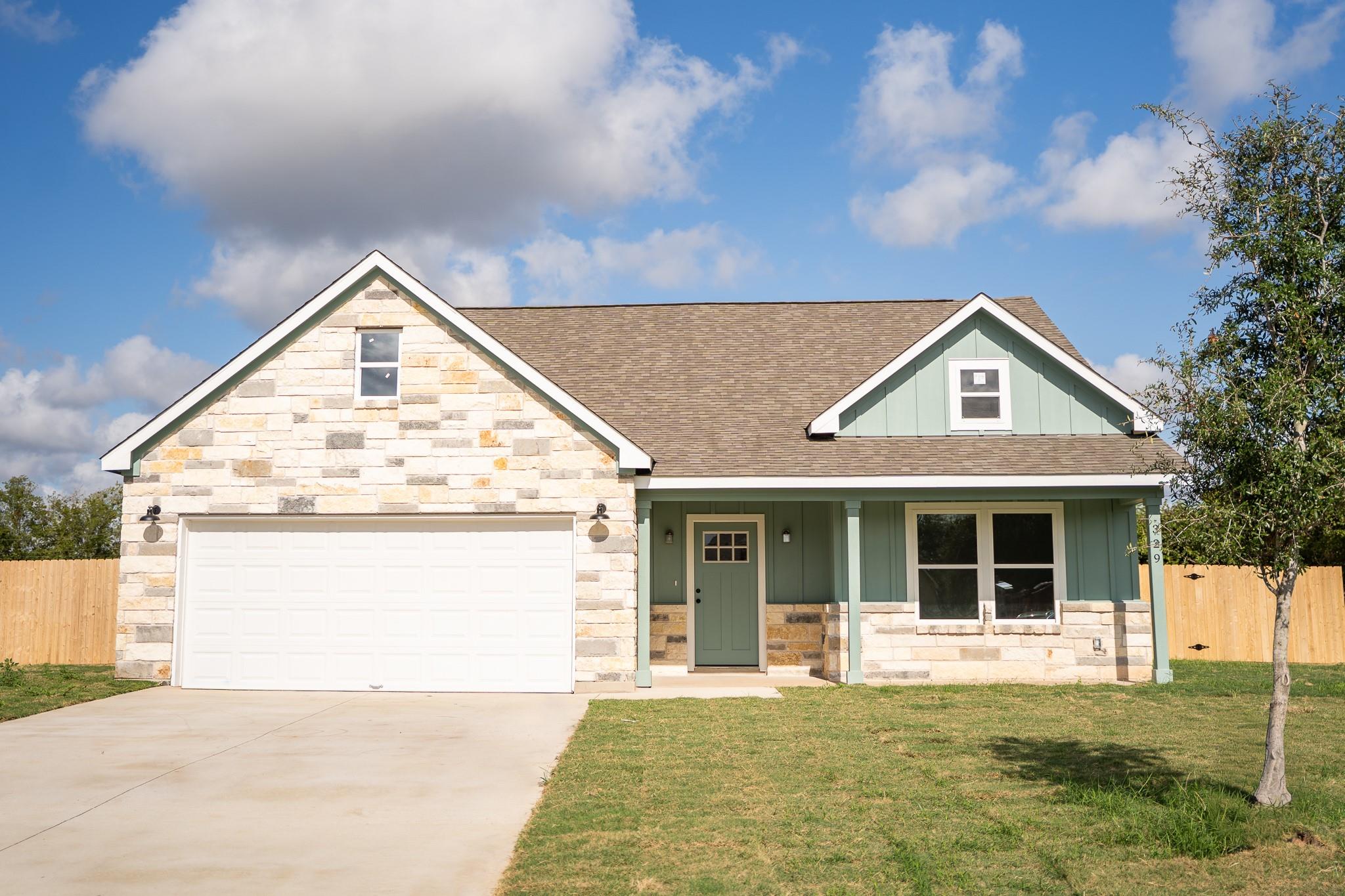 329 String Prairie Way, Smithville, TX 78957