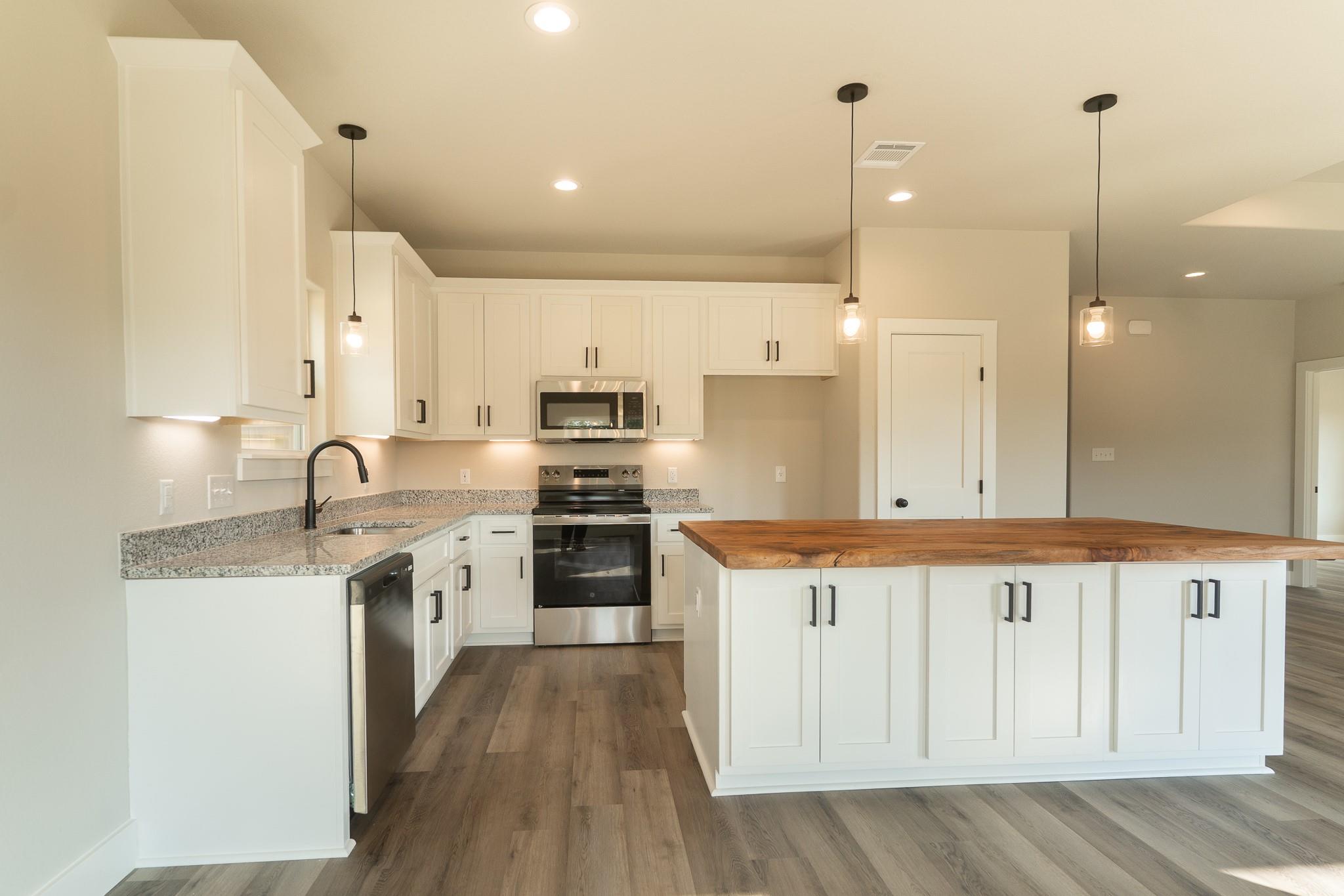 329 String Prairie Way, Smithville, TX 78957