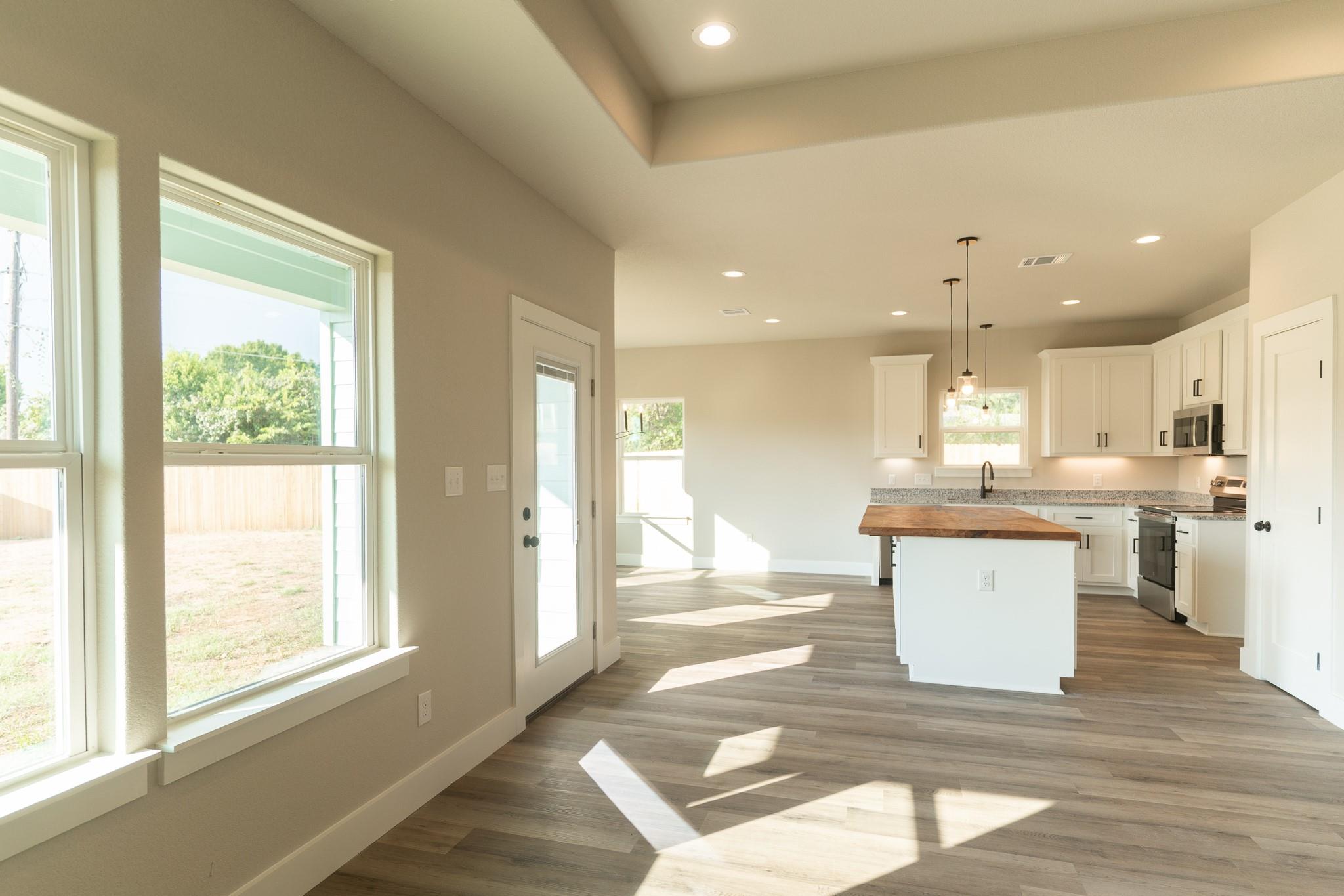 329 String Prairie Way, Smithville, TX 78957