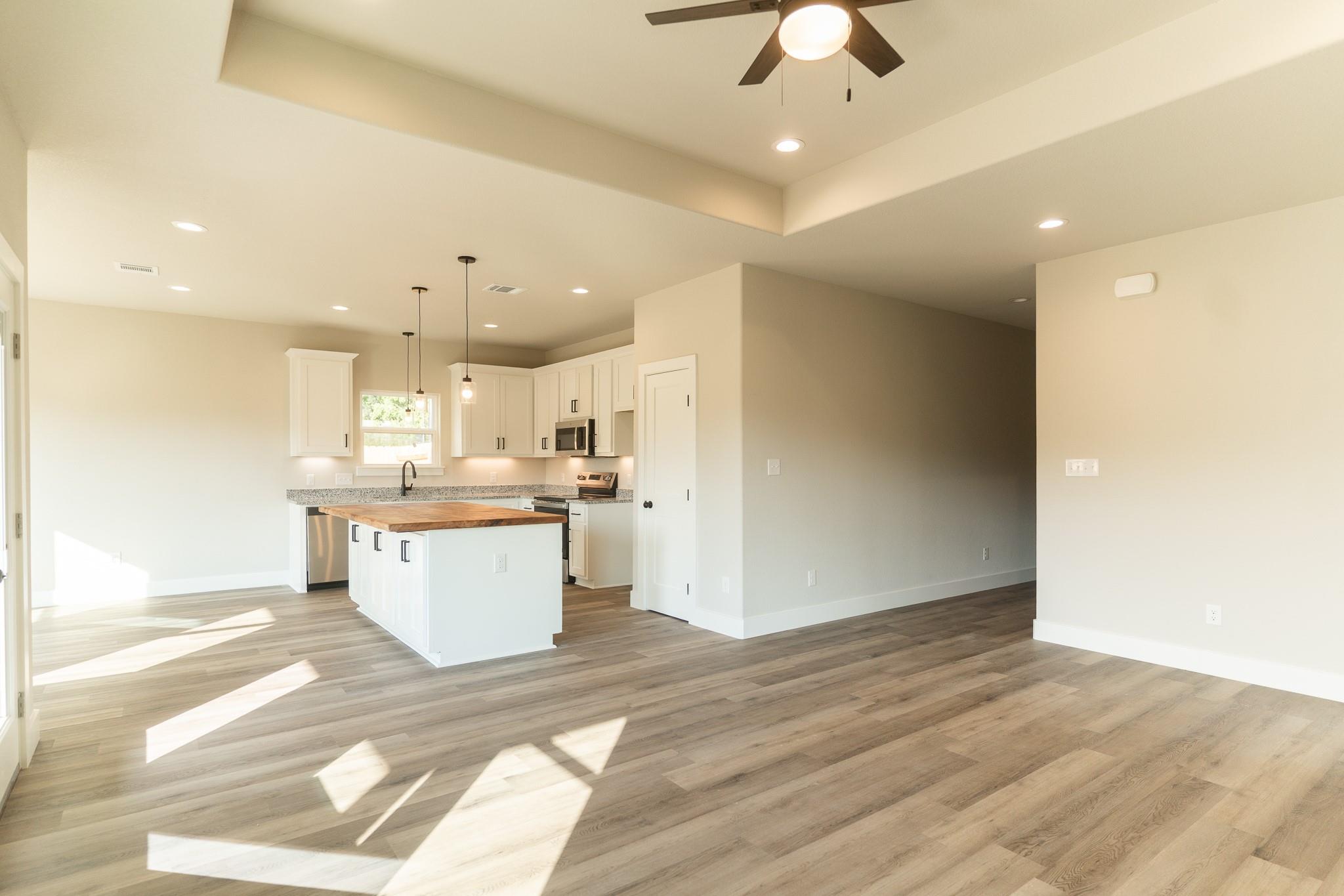 329 String Prairie Way, Smithville, TX 78957