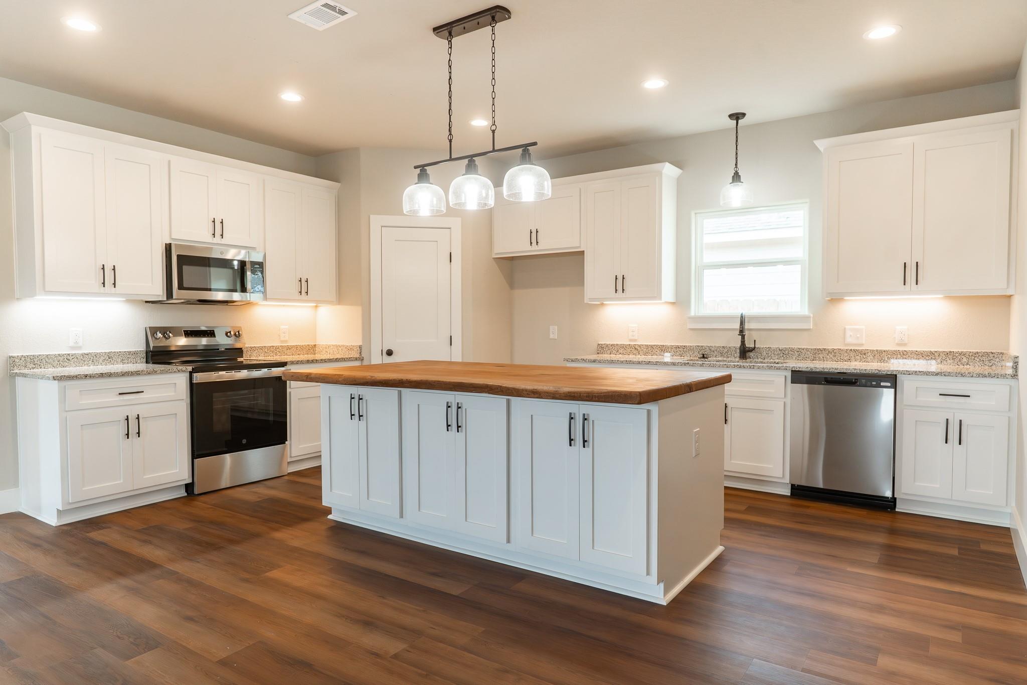 305 String Prairie Way, Smithville, TX 78957