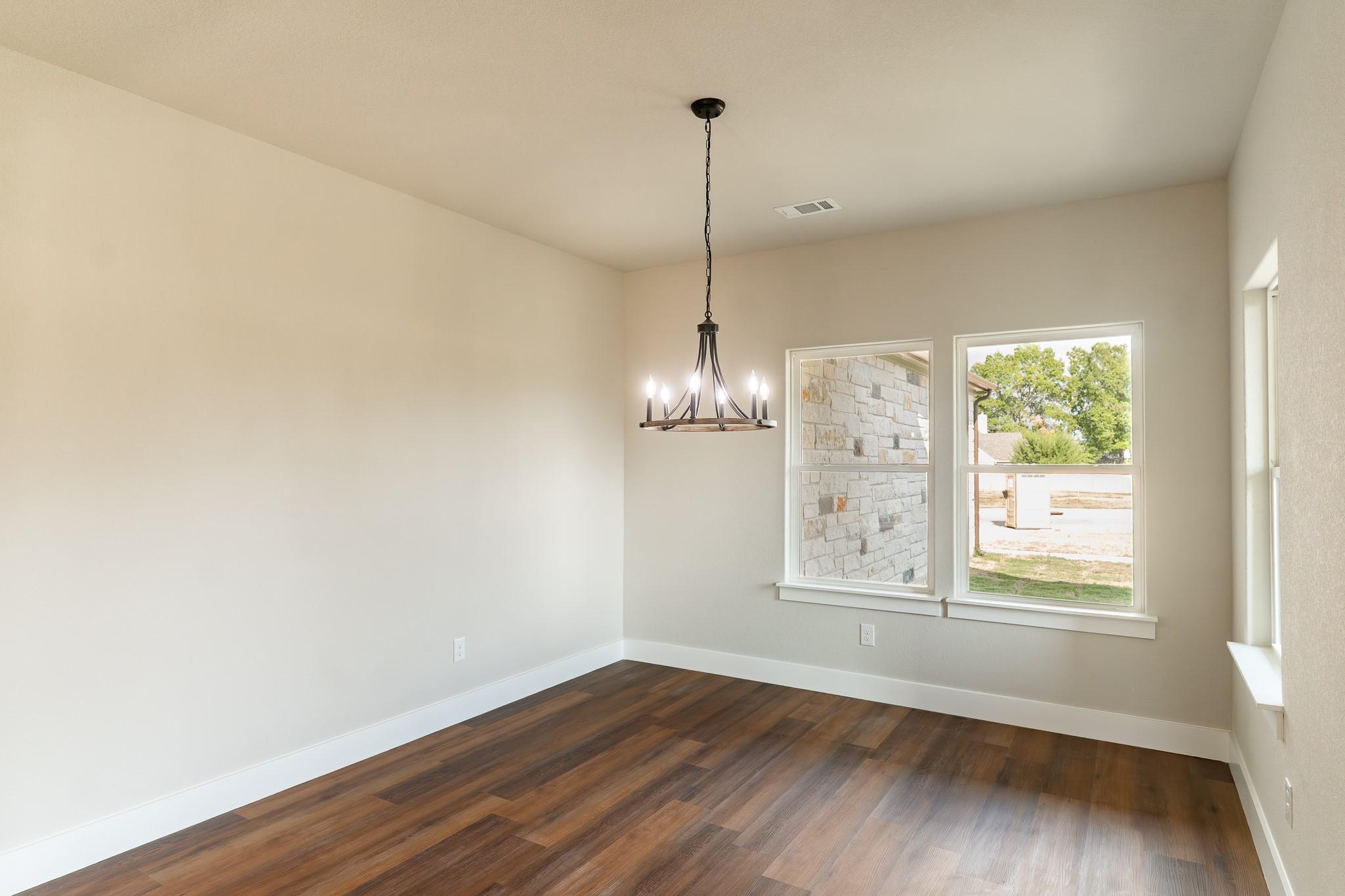 305 String Prairie Way, Smithville, TX 78957