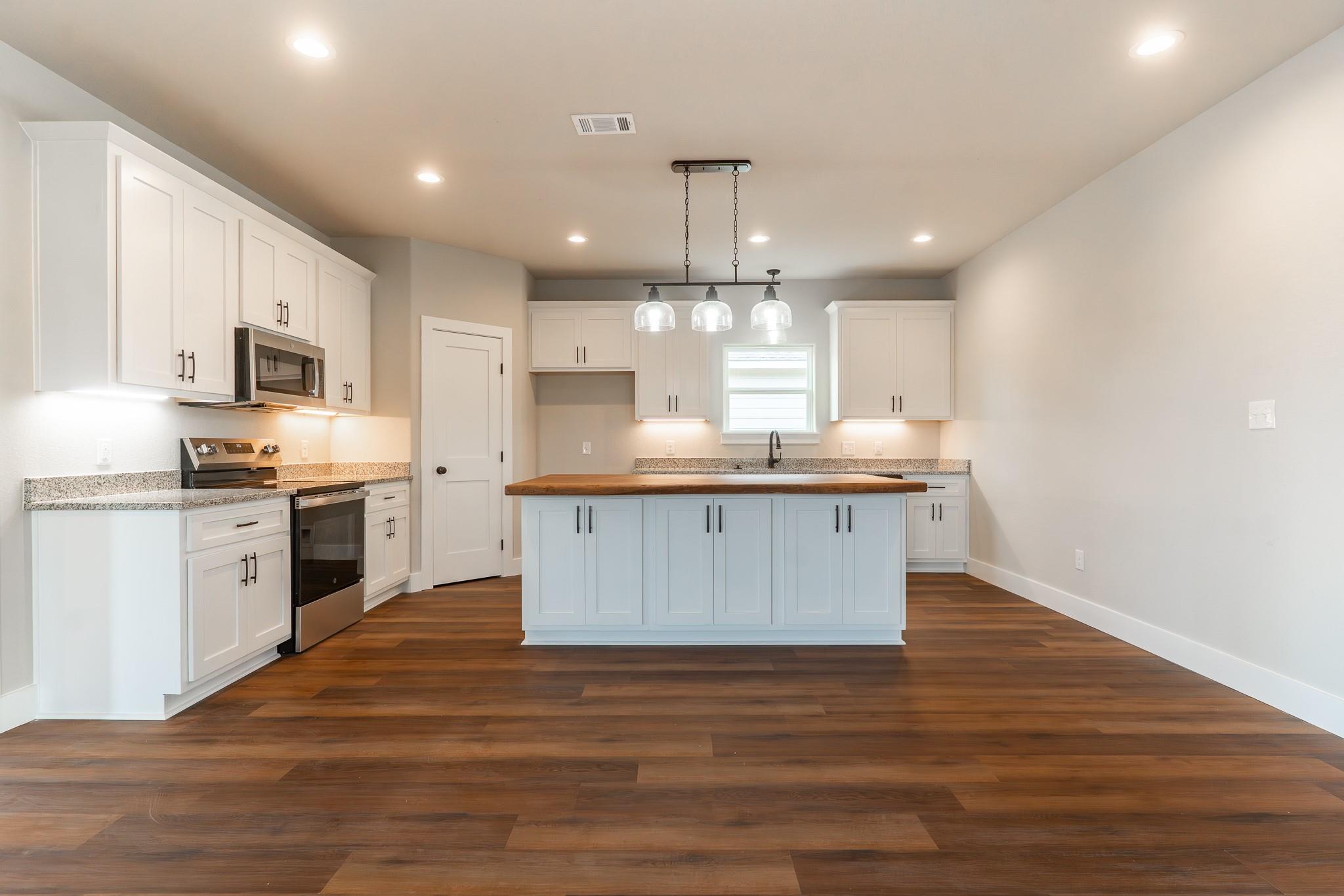 305 String Prairie Way, Smithville, TX 78957