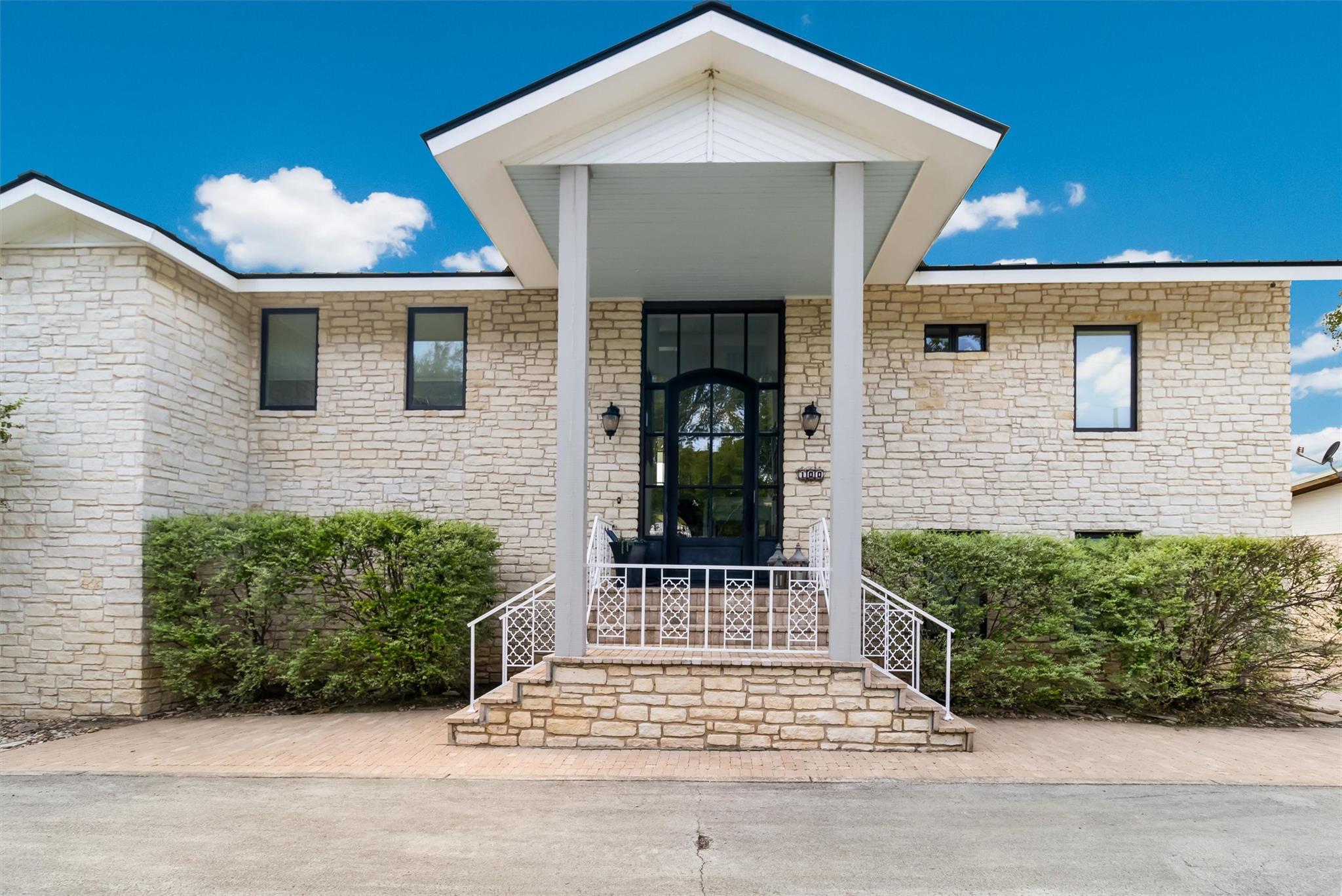 100 S Waterway Dr, Kingsland, TX 78639
