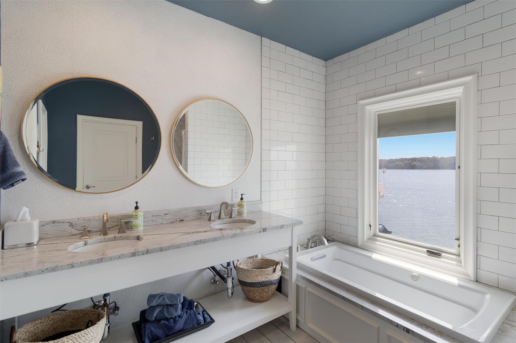 100 S Waterway Dr, Kingsland, TX 78639