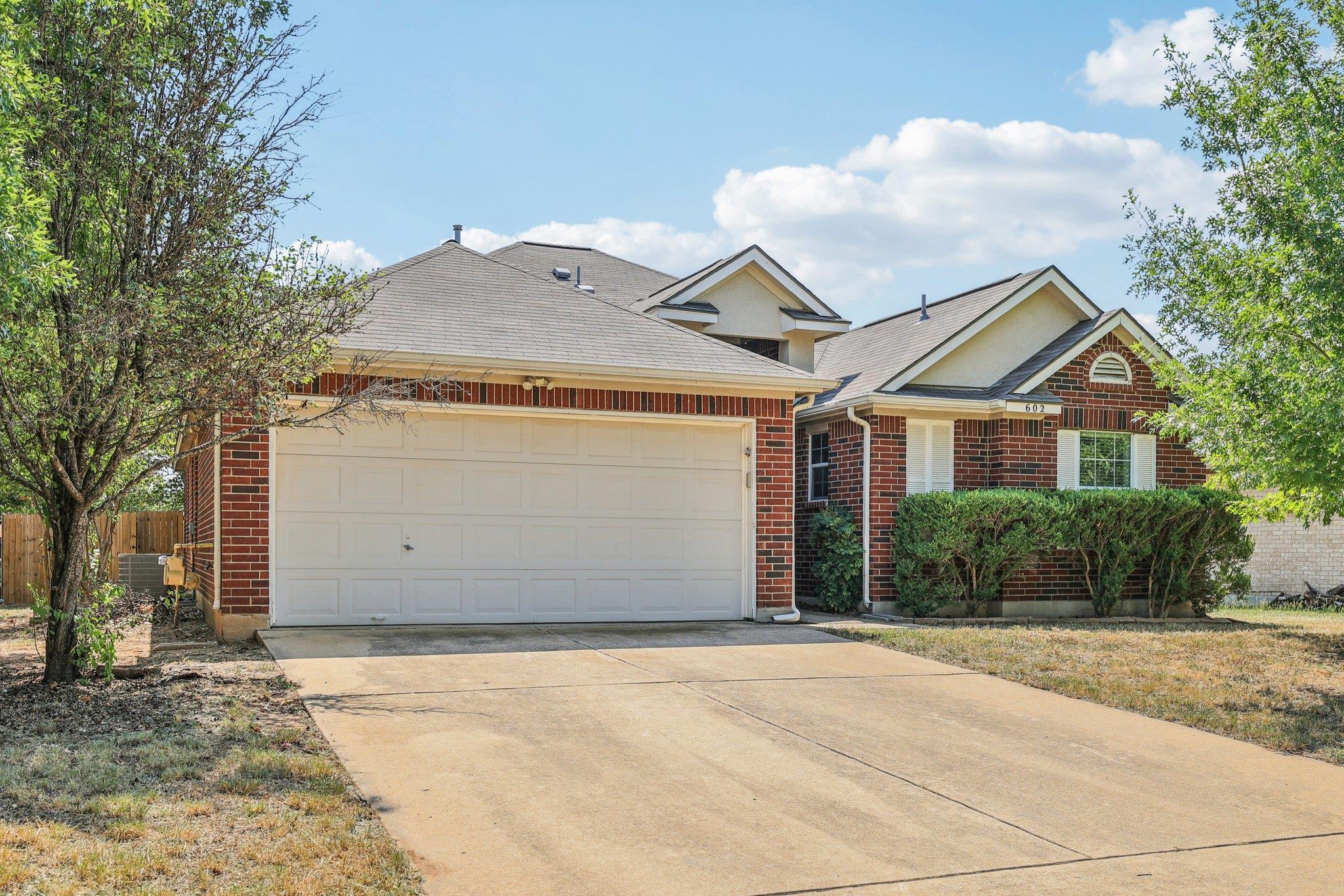 602 Los Robles Rd, Leander, TX 78641