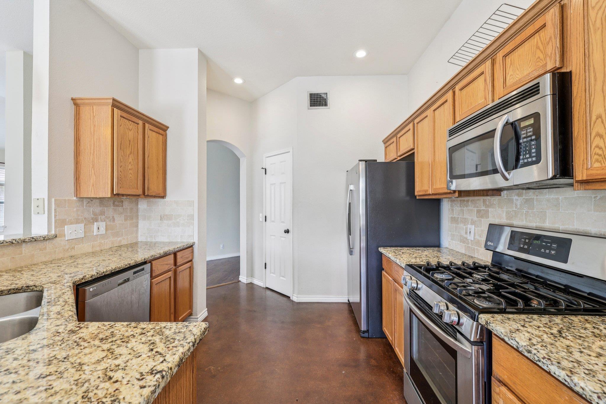 602 Los Robles Rd, Leander, TX 78641