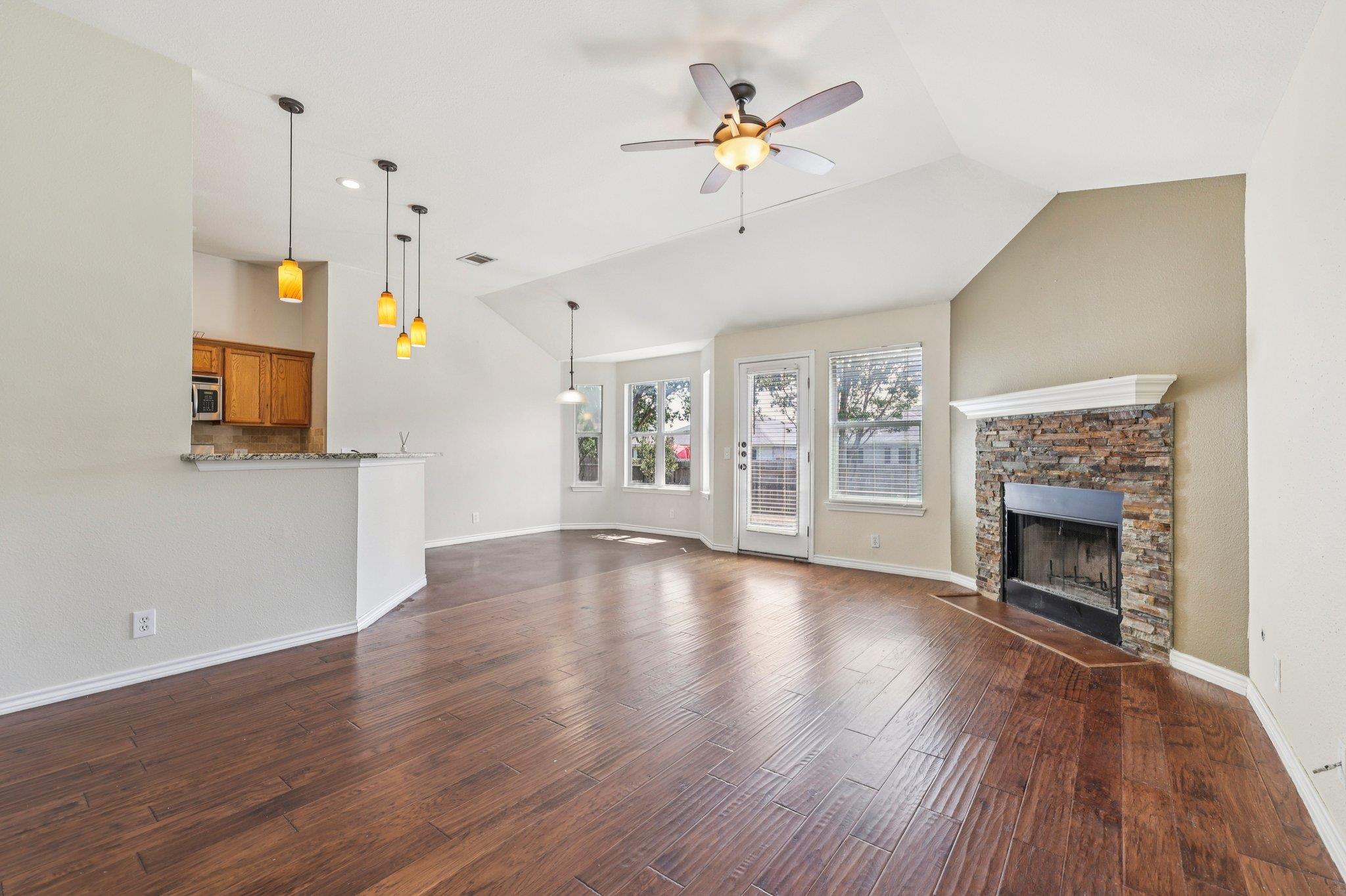 602 Los Robles Rd, Leander, TX 78641