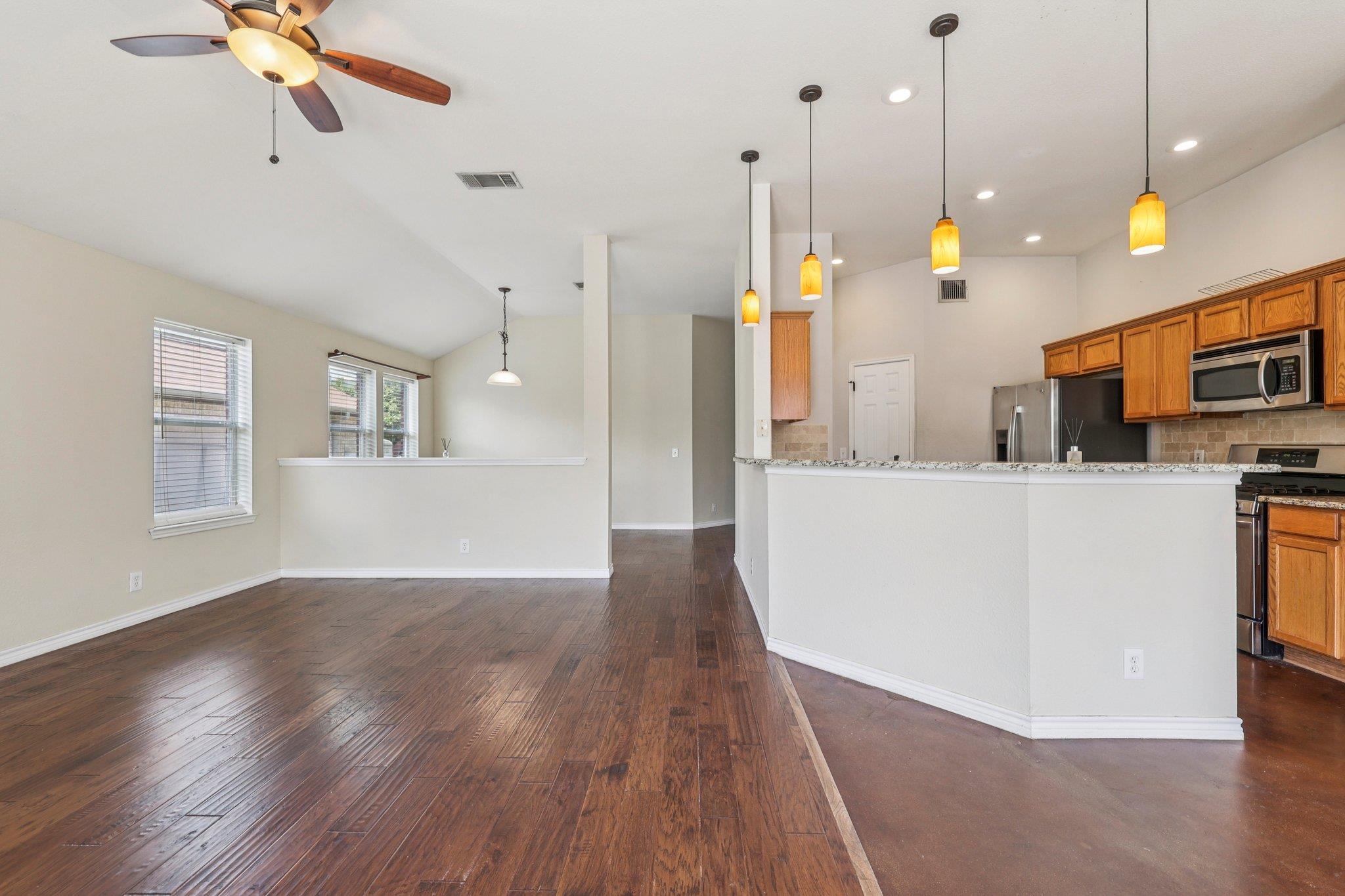 602 Los Robles Rd, Leander, TX 78641