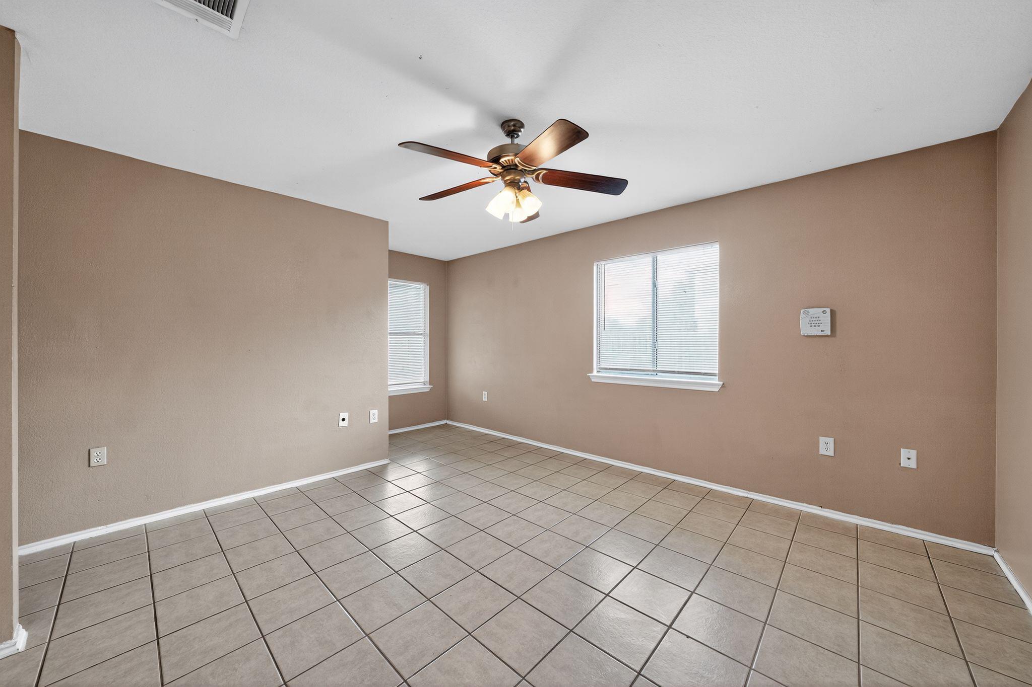 12400 Sky Harbor Dr, Del Valle, TX 78617