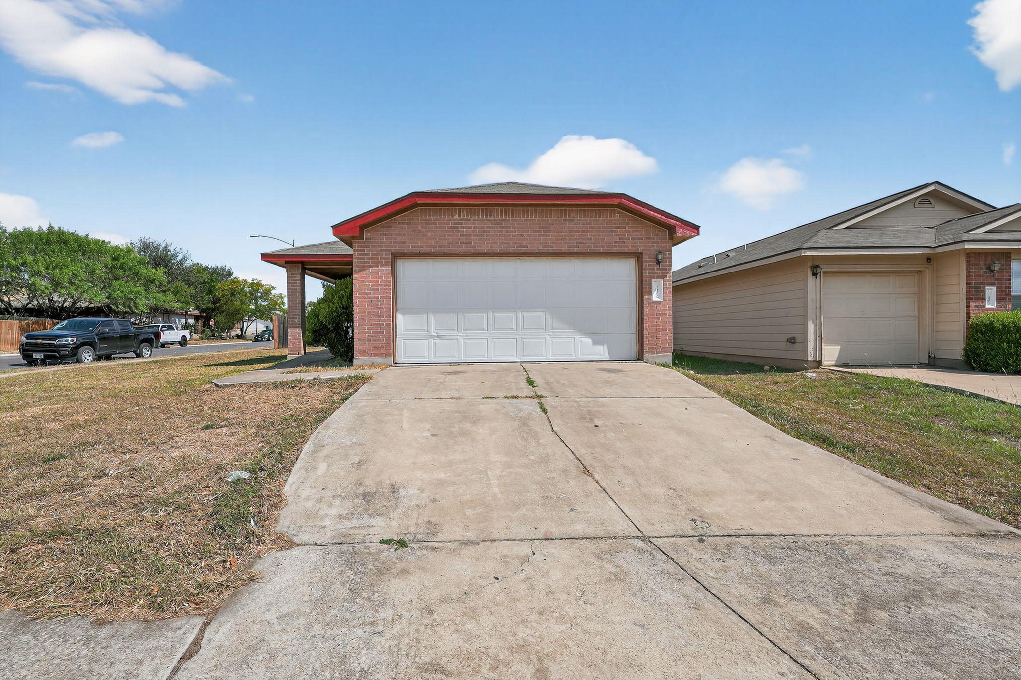 12400 Sky Harbor Dr, Del Valle, TX 78617