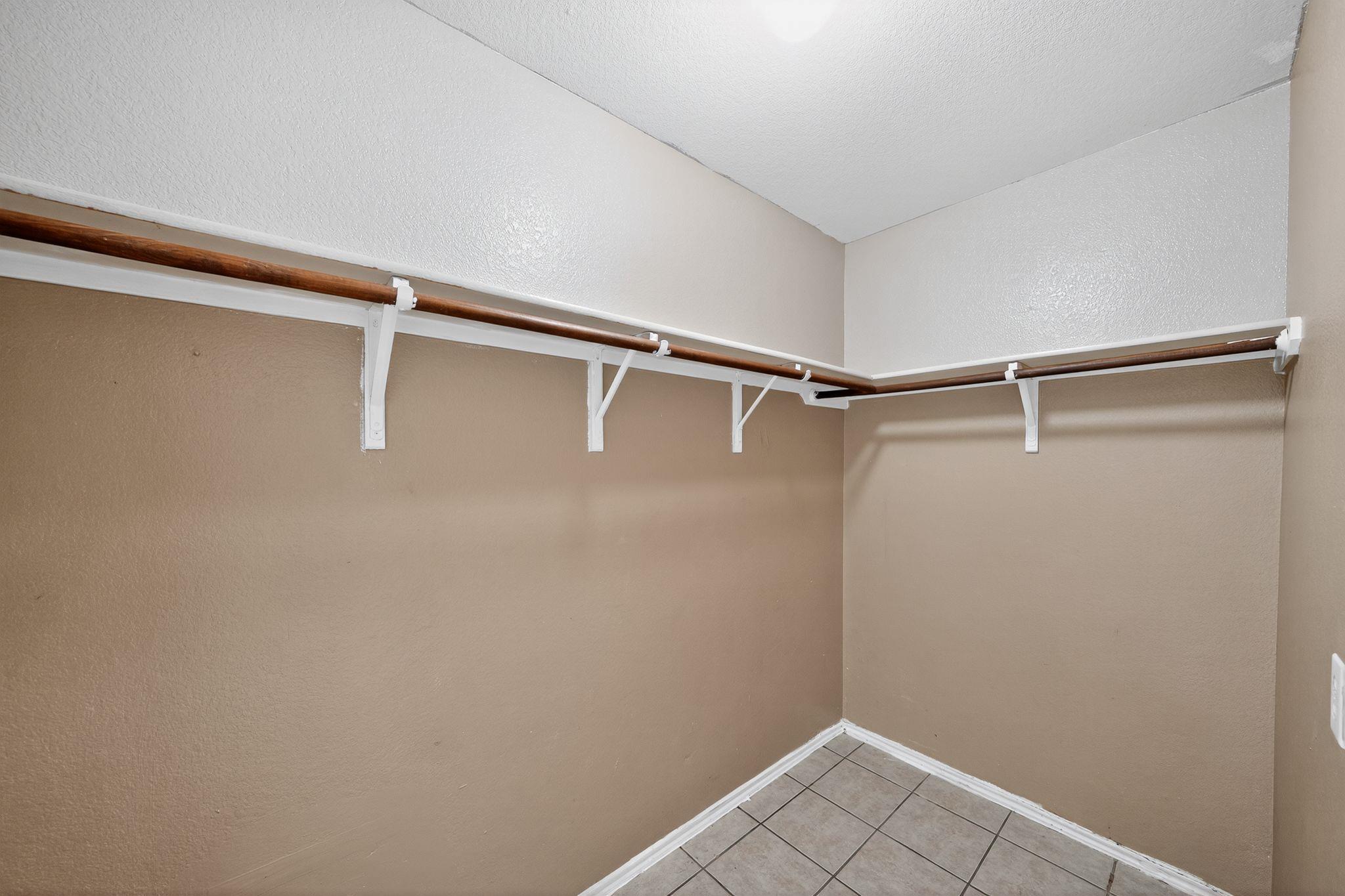 12400 Sky Harbor Dr, Del Valle, TX 78617