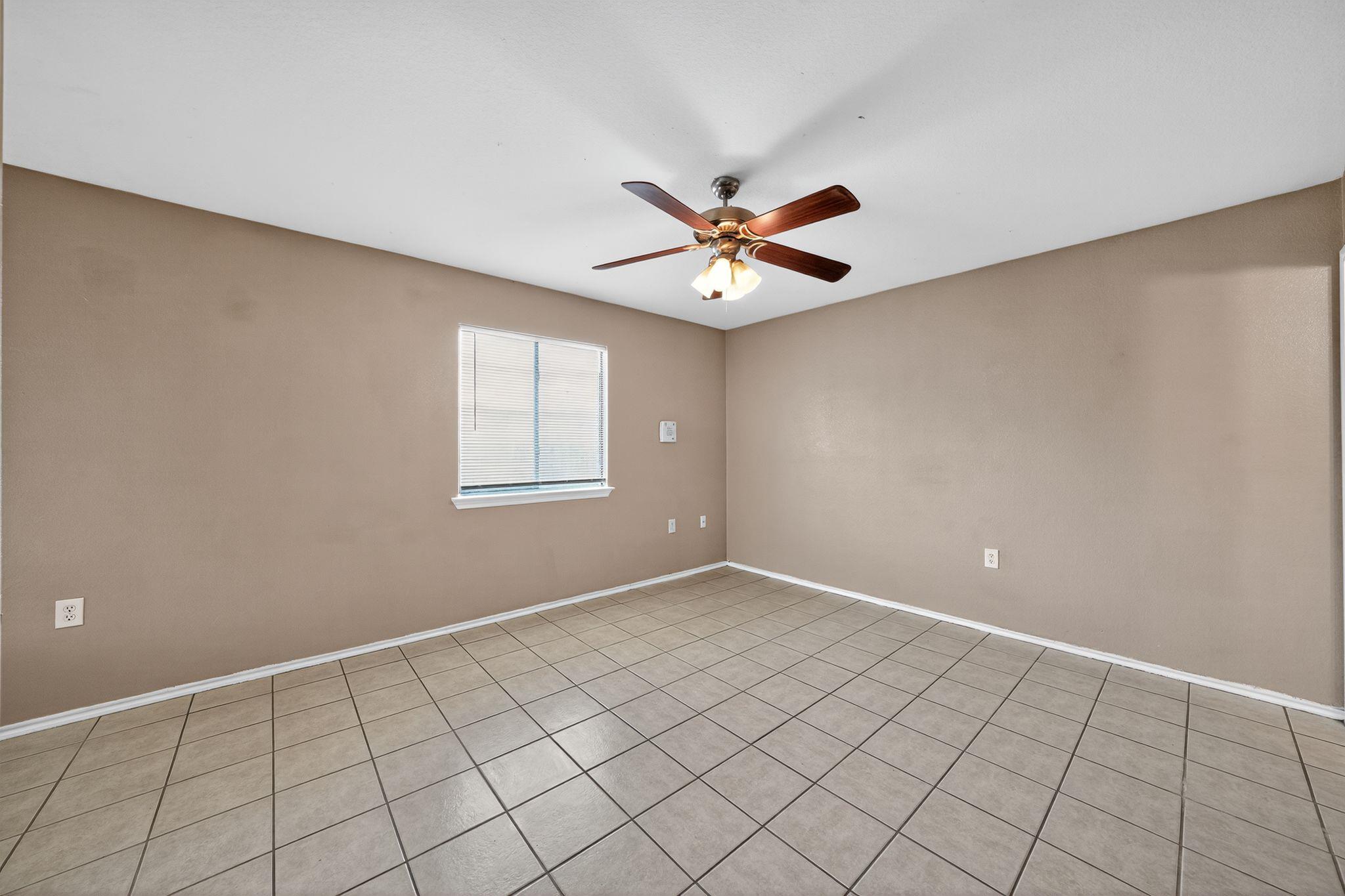 12400 Sky Harbor Dr, Del Valle, TX 78617