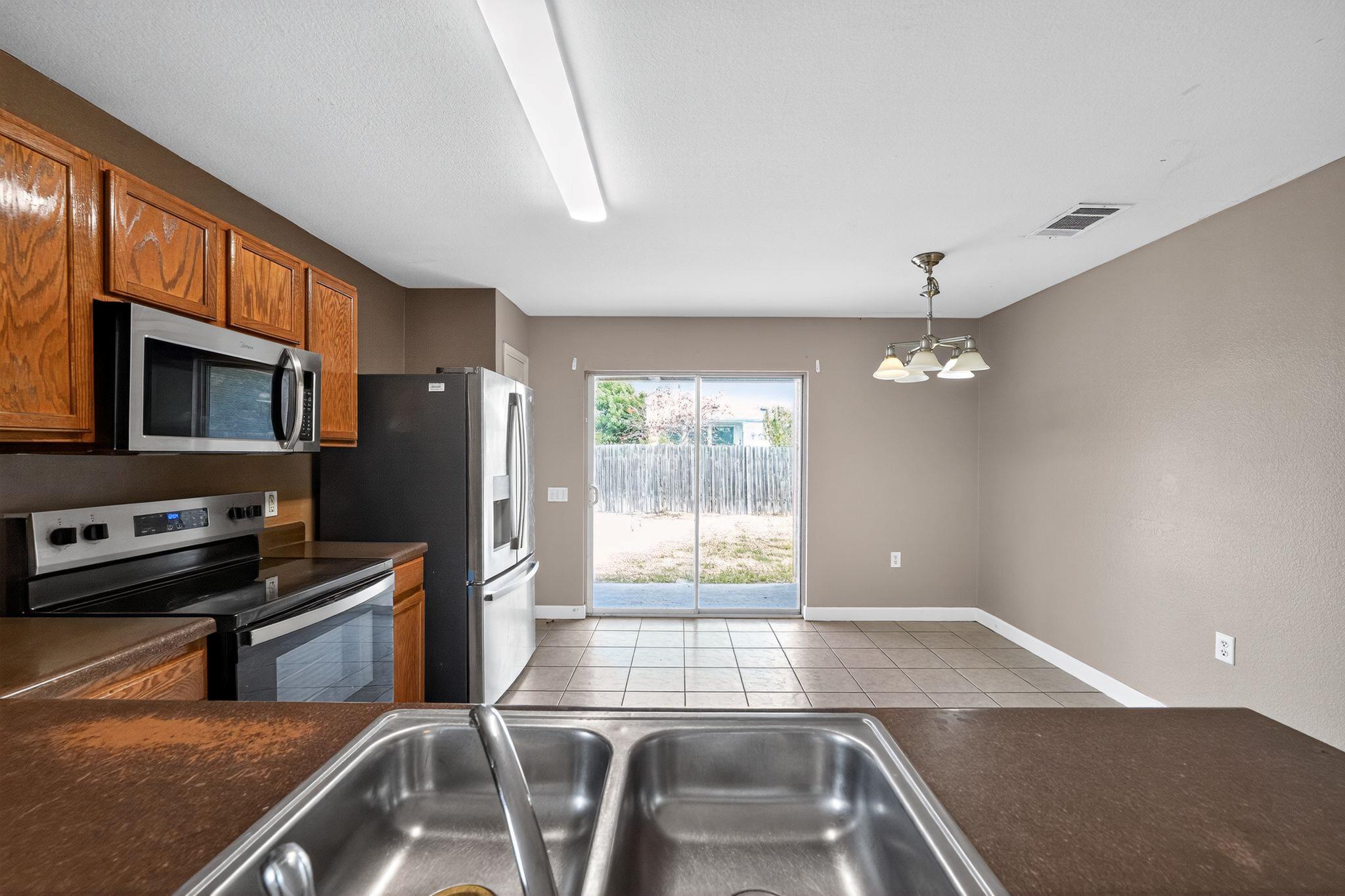 12400 Sky Harbor Dr, Del Valle, TX 78617