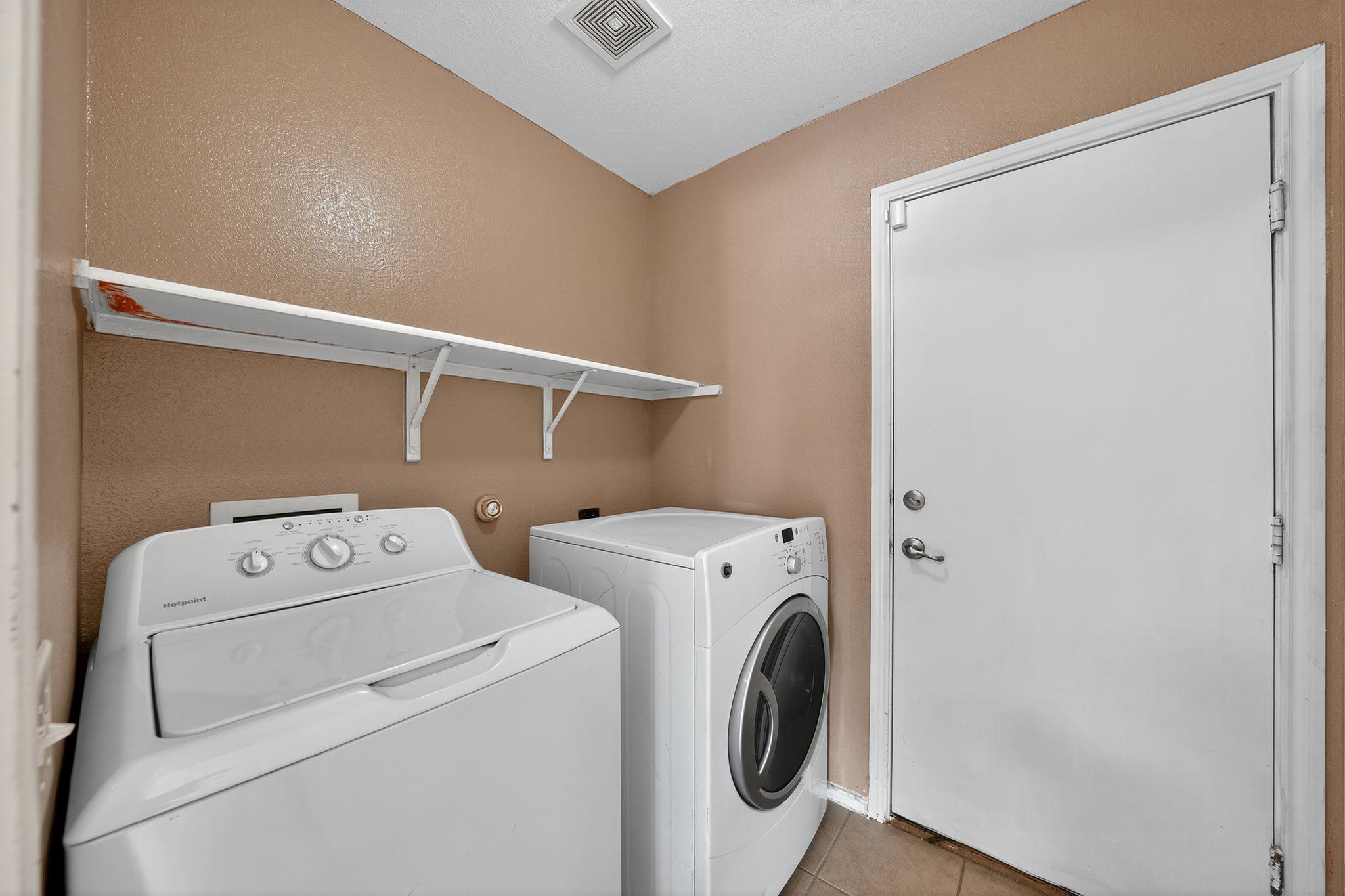 12400 Sky Harbor Dr, Del Valle, TX 78617