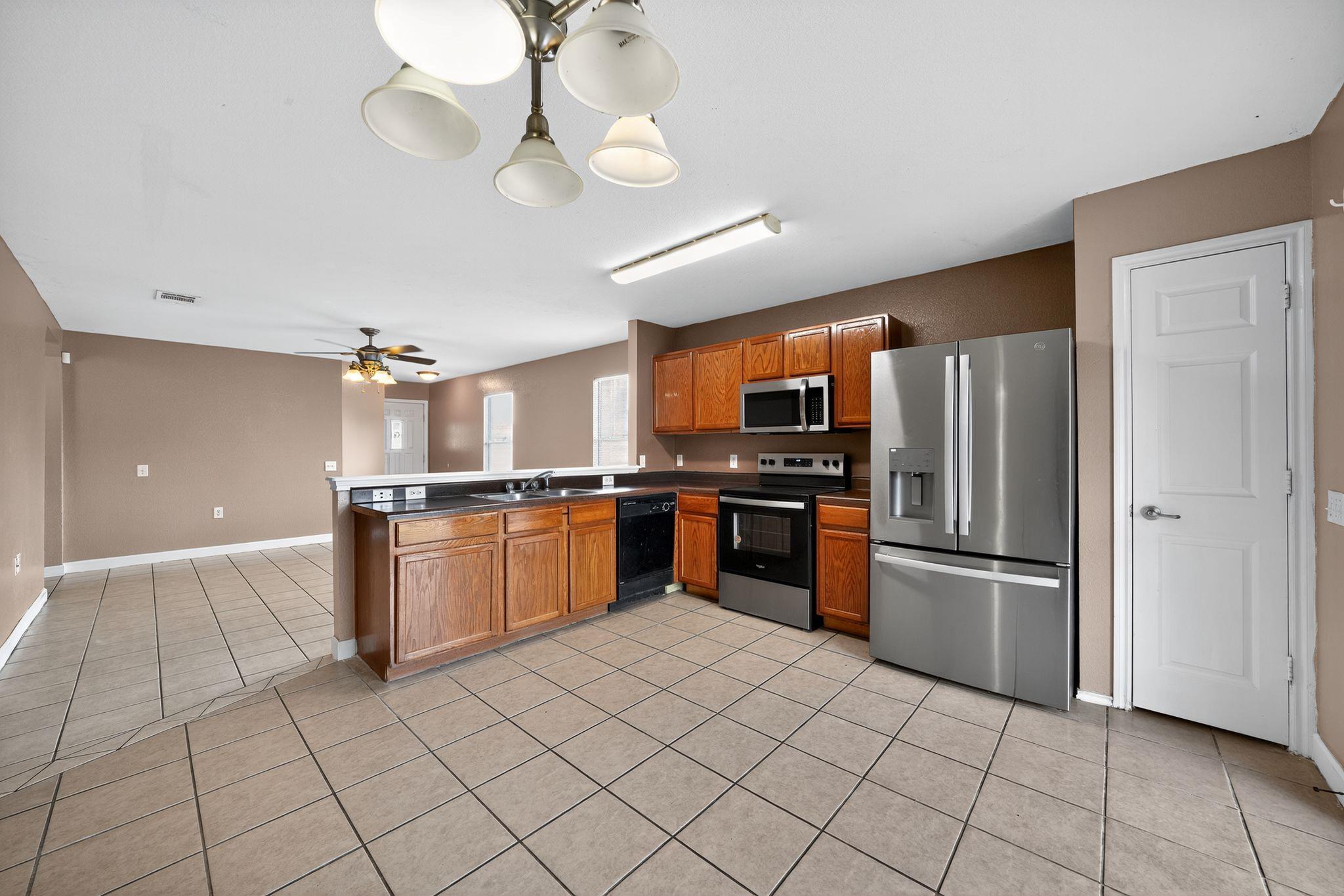 12400 Sky Harbor Dr, Del Valle, TX 78617