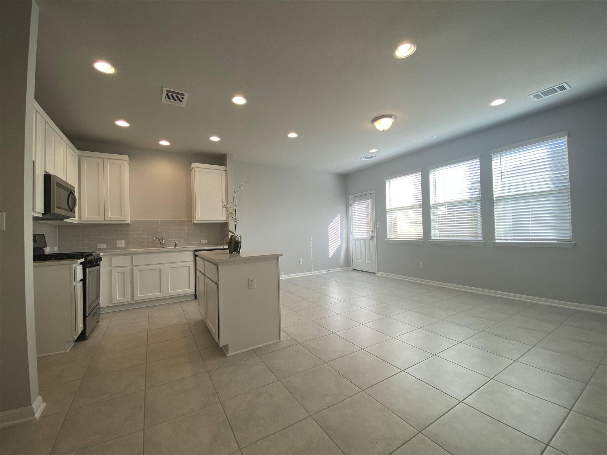 1712 Artesian Springs Xing, Leander, TX 78641