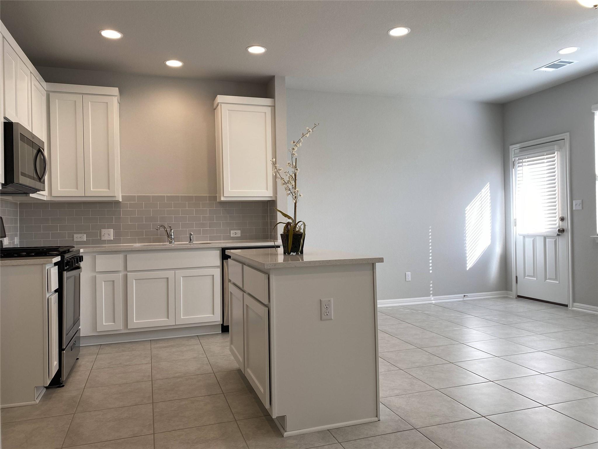 1712 Artesian Springs Xing, Leander, TX 78641