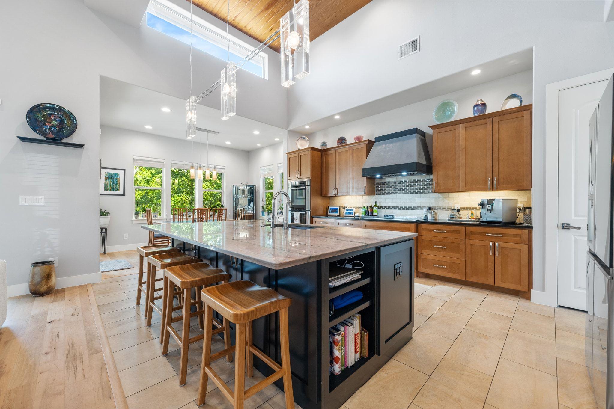 502 Lakeway Dr, Lakeway, TX 78734