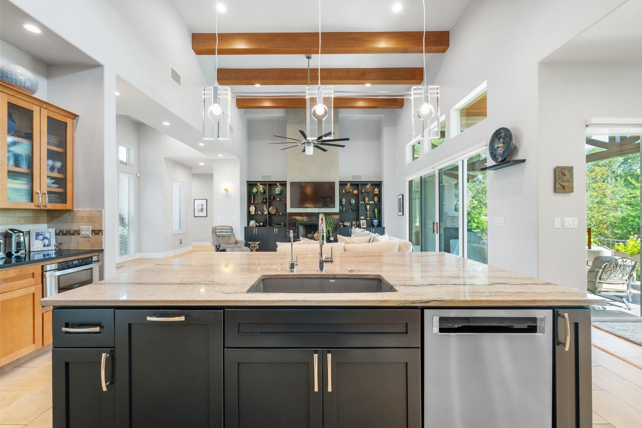 502 Lakeway Dr, Lakeway, TX 78734