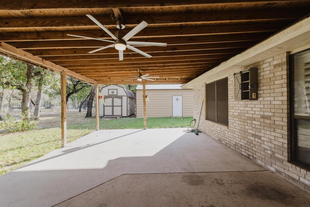 122 Montesito Ln, Floresville, TX 78114