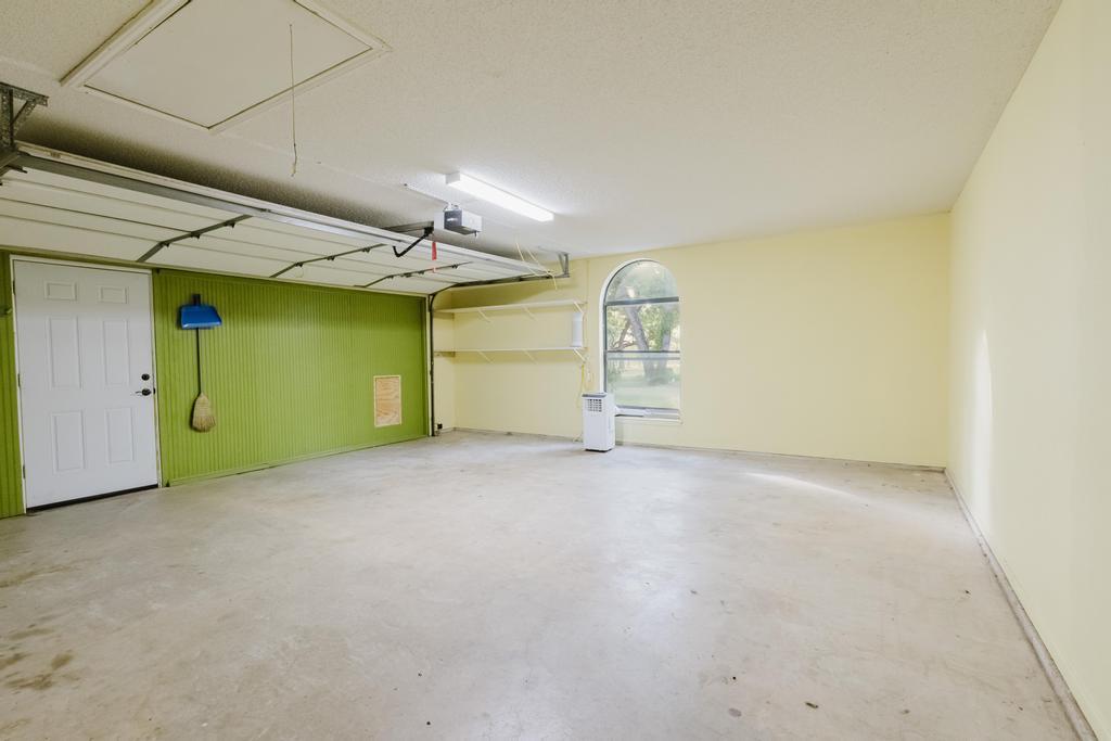 122 Montesito Ln, Floresville, TX 78114