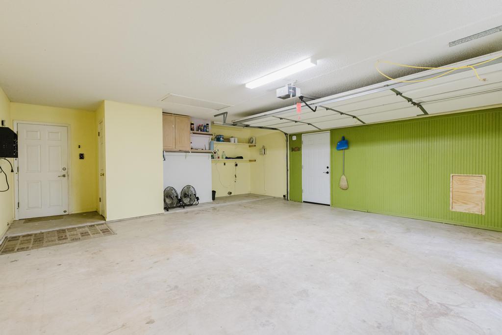 122 Montesito Ln, Floresville, TX 78114