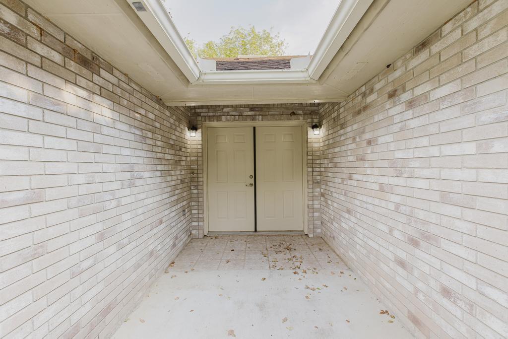 122 Montesito Ln, Floresville, TX 78114