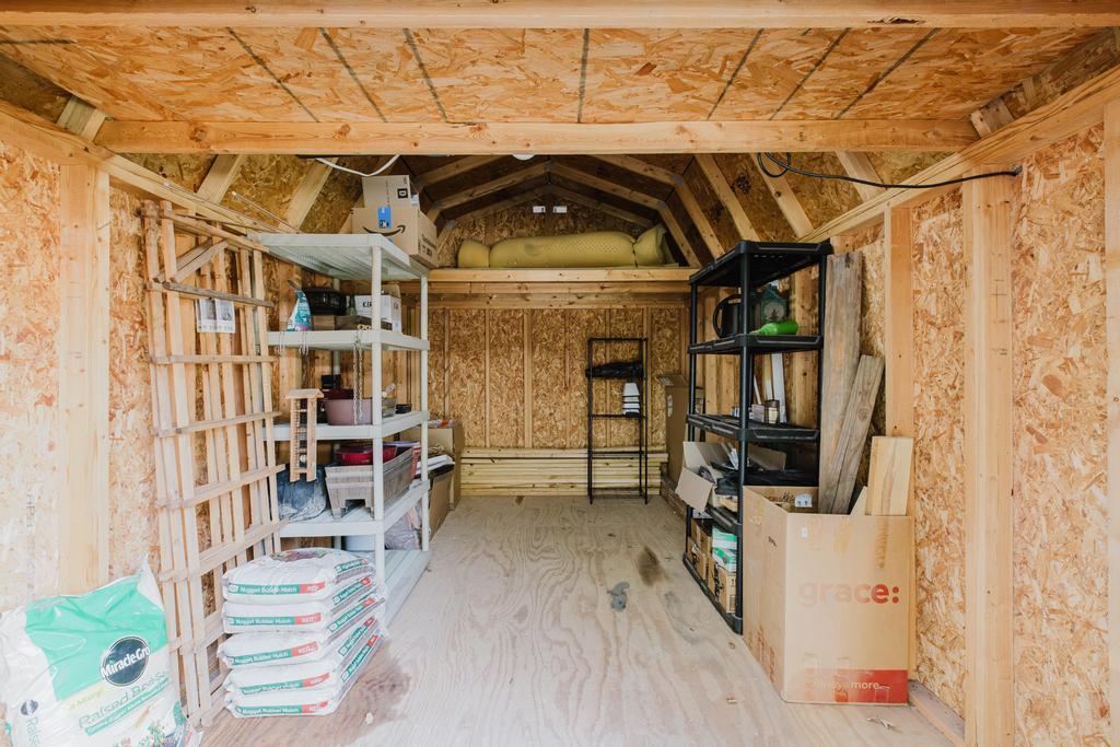 122 Montesito Ln, Floresville, TX 78114