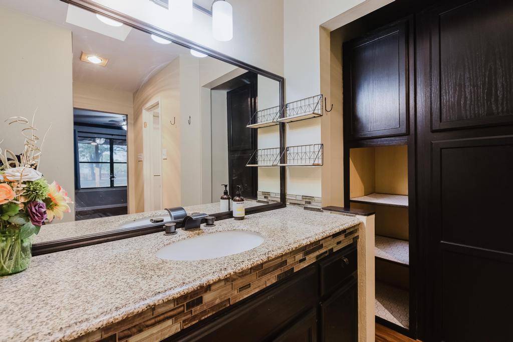 122 Montesito Ln, Floresville, TX 78114