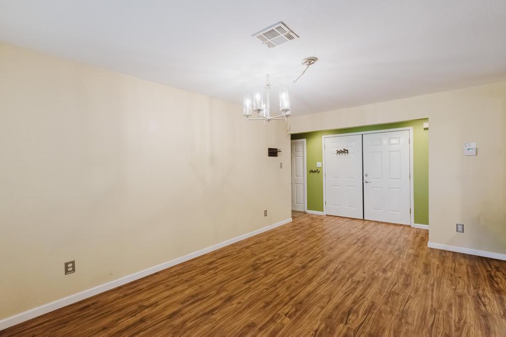 122 Montesito Ln, Floresville, TX 78114