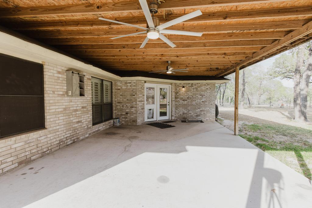 122 Montesito Ln, Floresville, TX 78114