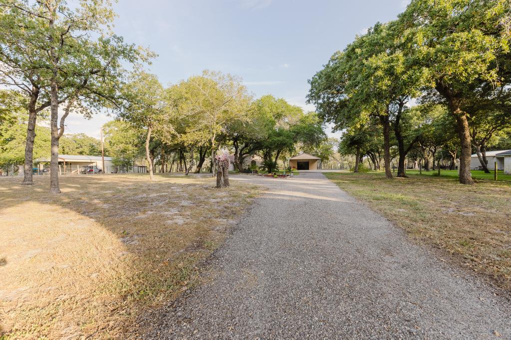 122 Montesito Ln, Floresville, TX 78114