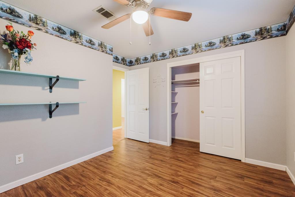 122 Montesito Ln, Floresville, TX 78114