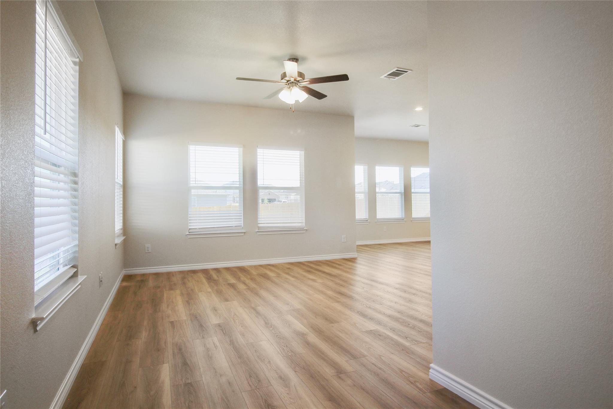 518 Whirlaway Dr # A, Jarrell, TX 76537