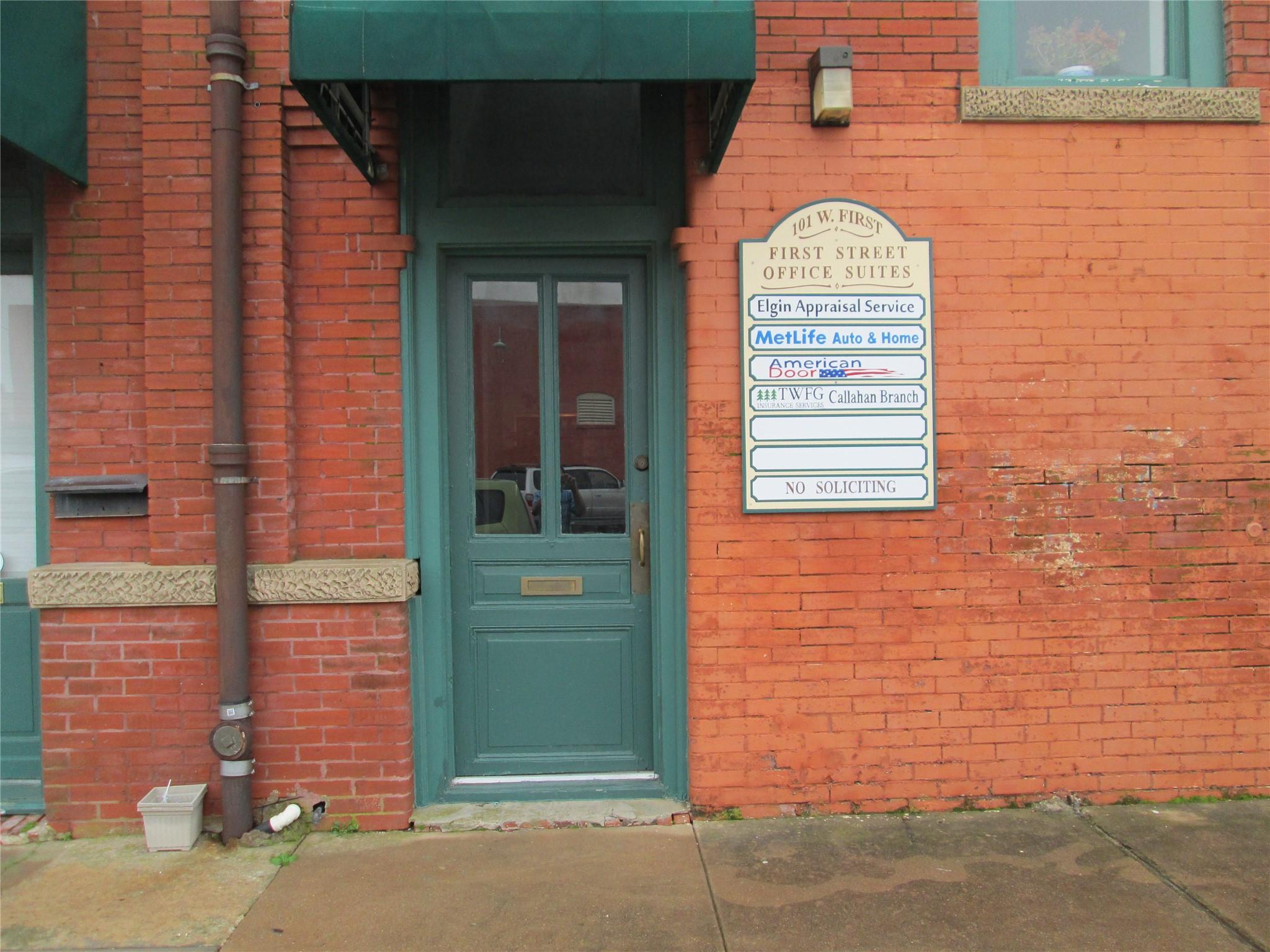 101 W 1st St # E, Elgin, TX 78621